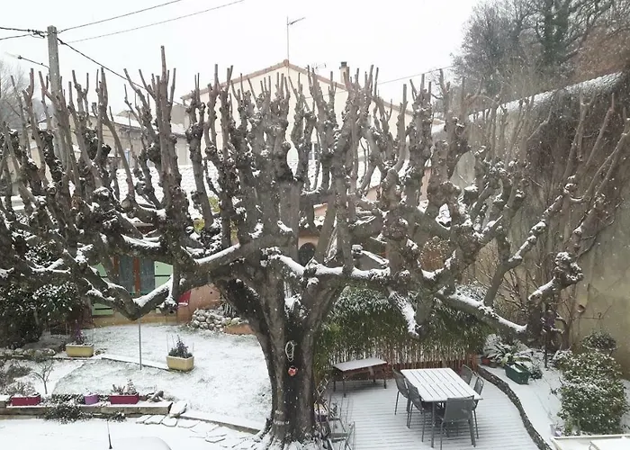 Nocleg ze śniadaniem Louminai 3*
